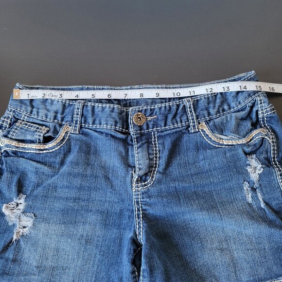 Maurices Women’s Jean Shorts, Women’s Shorts, Sz 7/8, Dark Distressed Denim, EUC - Picture 4 of 6